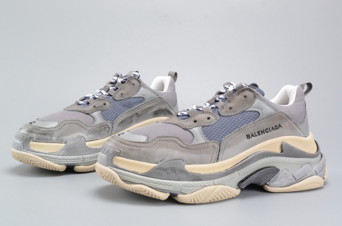 BL 17FW TRIPLE S WASHED SHOW SNEA GREY MENS AED2900