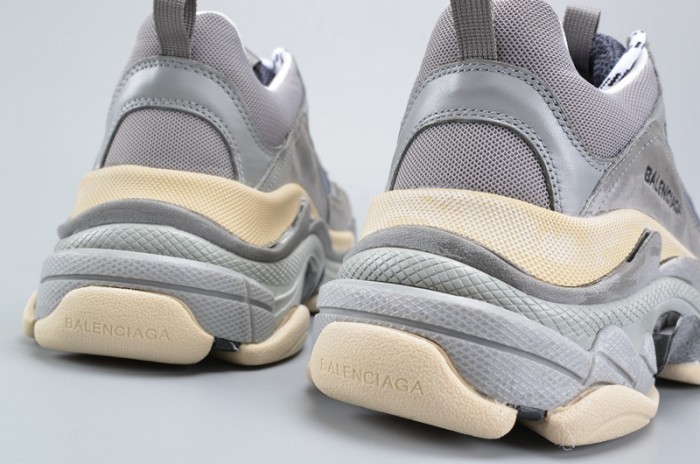 BL 17FW TRIPLE S WASHED SHOW SNEA GREY MENS AED2900