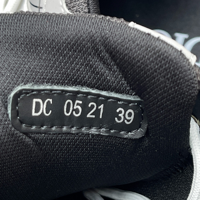 DR B30 TRAINER SNEAKER