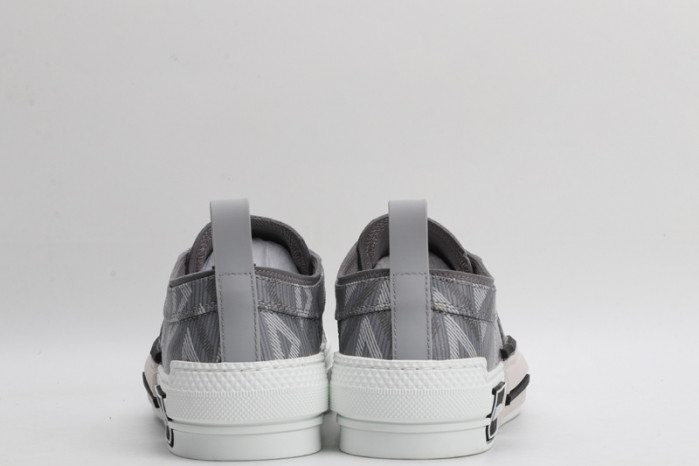 DR B23 OBLIQUE LOW TOP SNEAKER