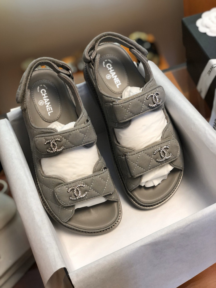 C*HANEL SLIDES C-03