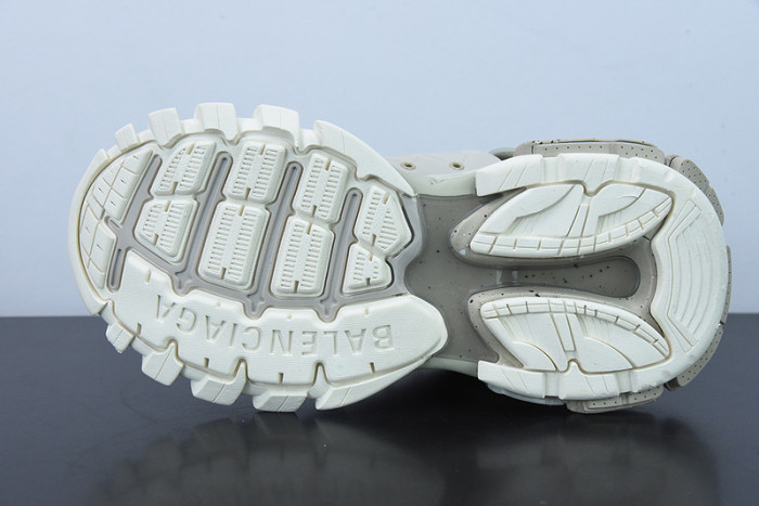 BC TRACK 542023 W3FE4 9697