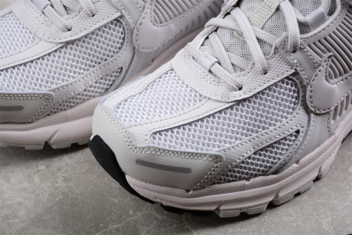 Nike AIR ZOOM VOMERO 5 