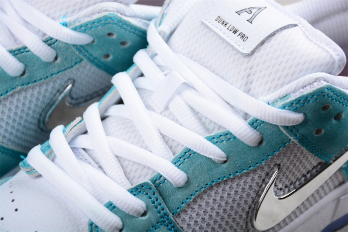 April Skateboards x Nk SB Dunk Low FD2562-400