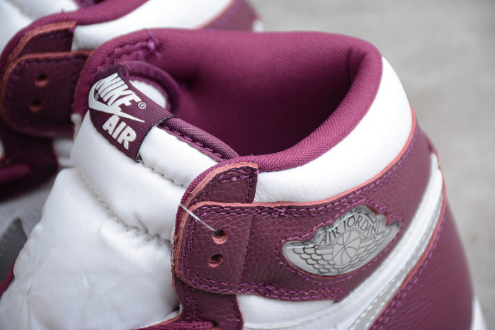 Jordan 1 Retro High OG Bordeaux - 555088-611